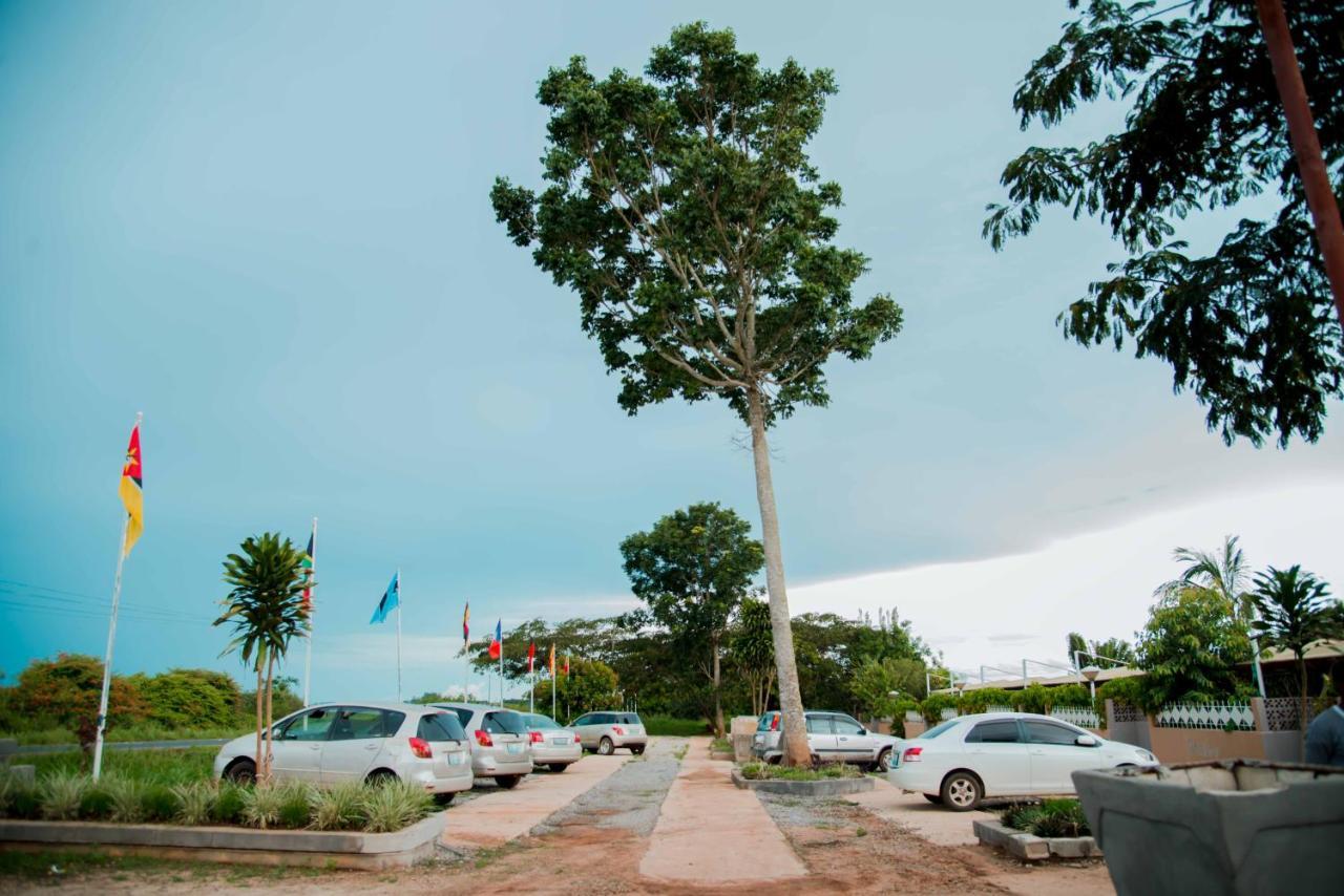 Milpark Hotel Cafumpe Buitenkant foto