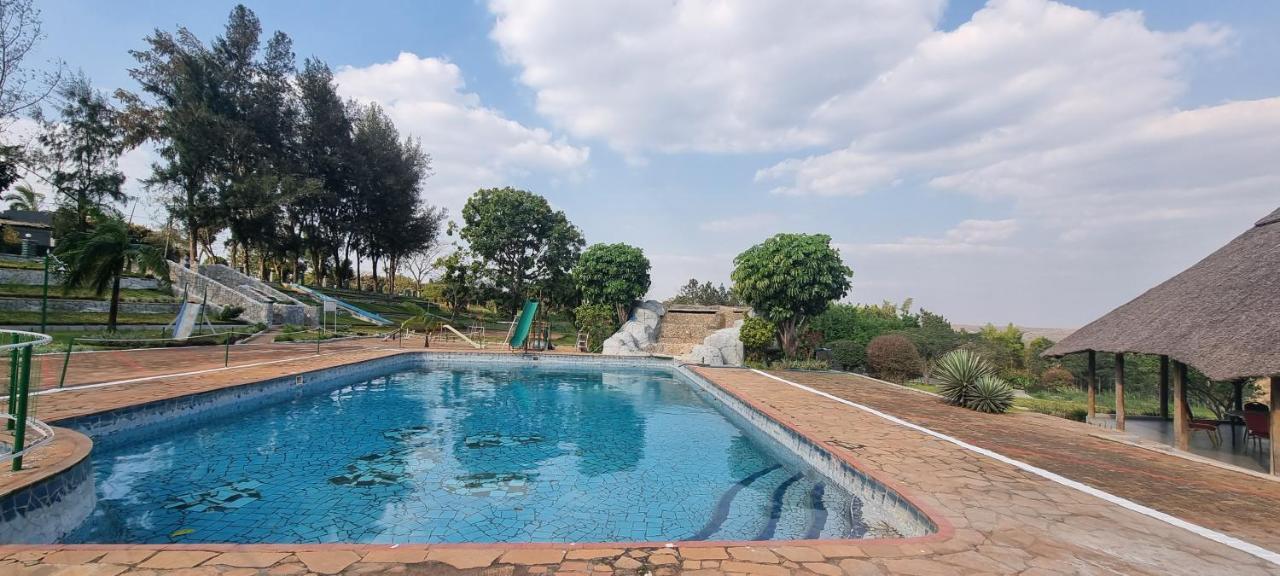 Milpark Hotel Cafumpe Buitenkant foto