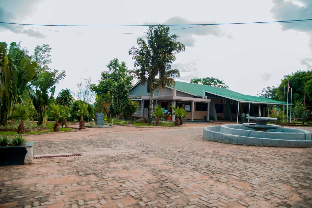 Milpark Hotel Cafumpe Buitenkant foto
