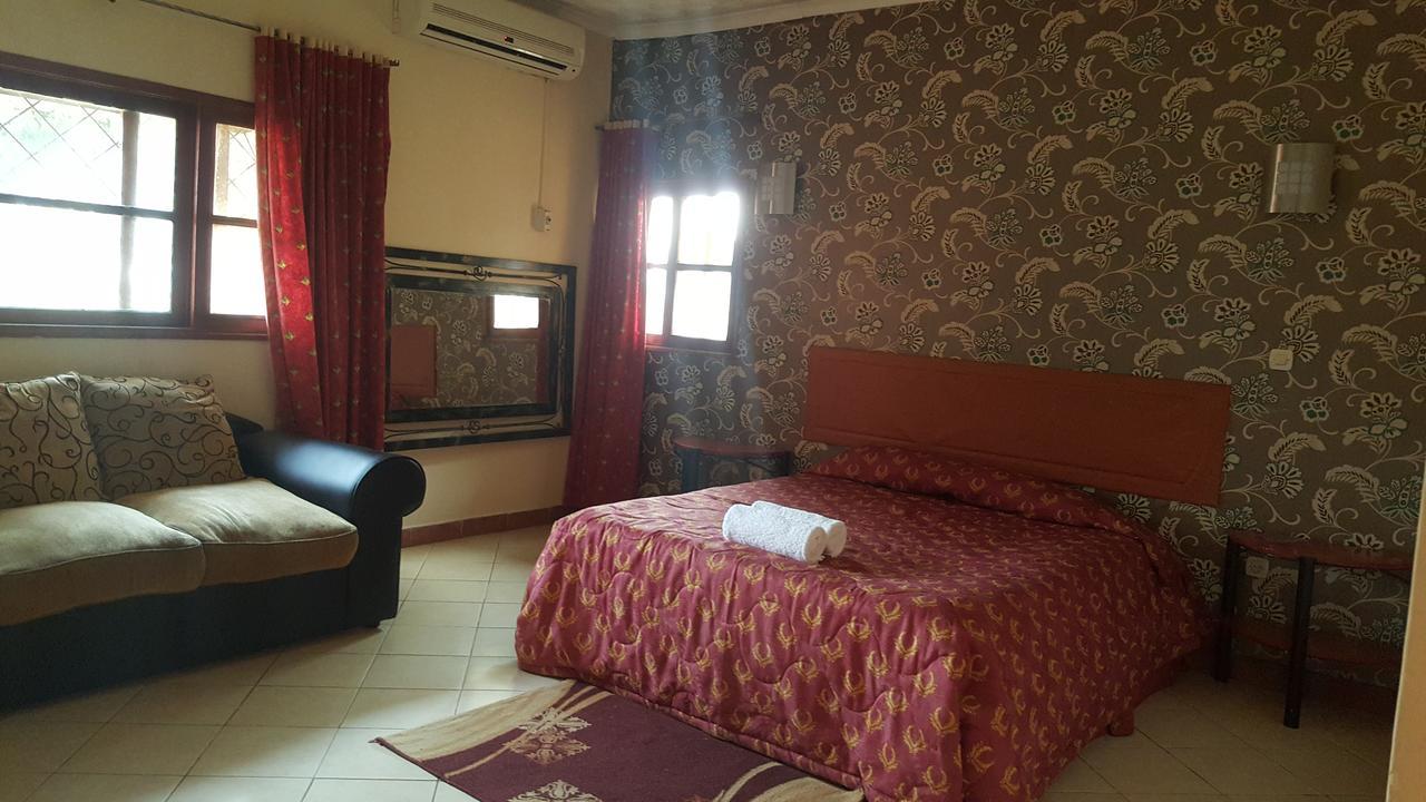 Milpark Hotel Cafumpe Buitenkant foto
