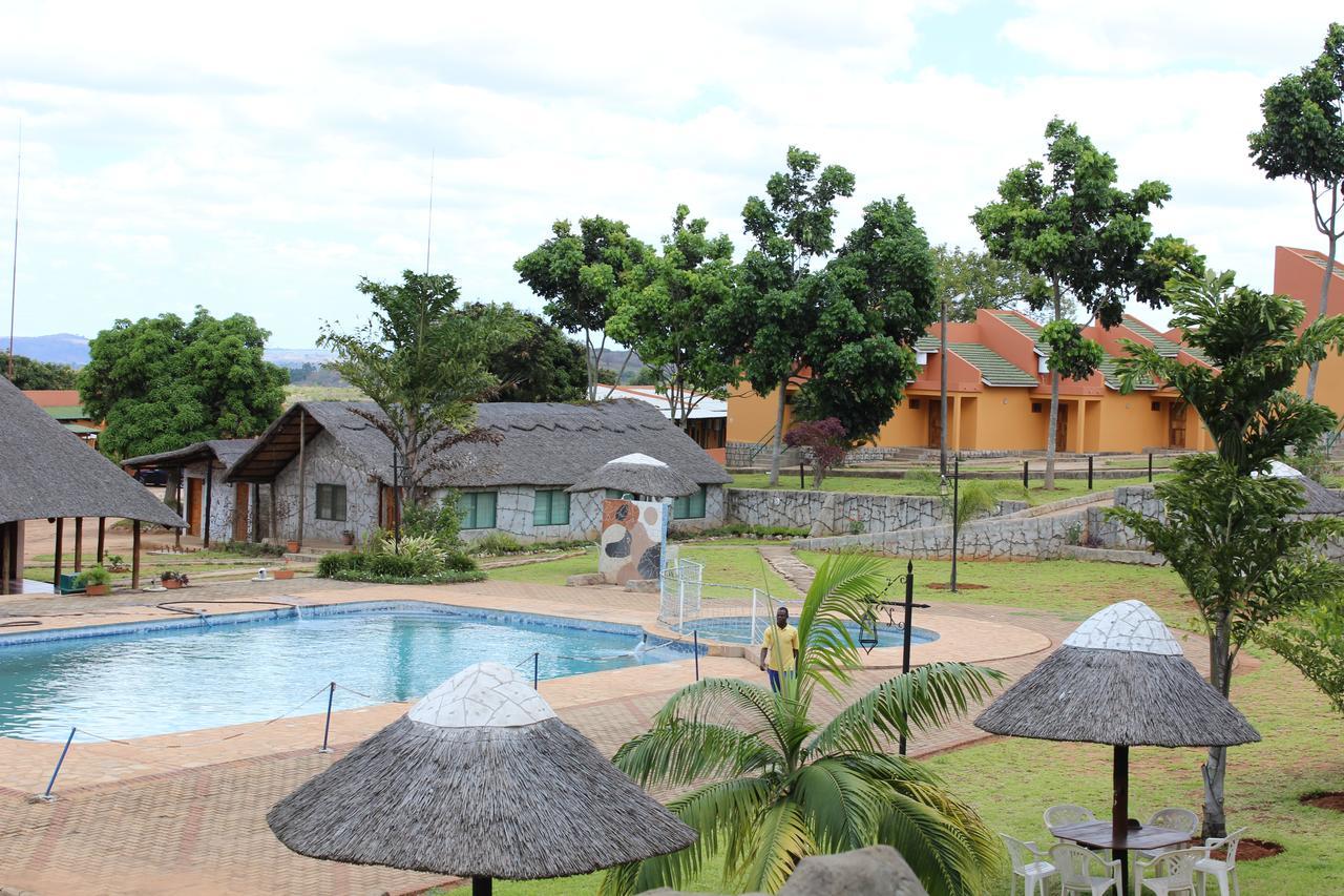 Milpark Hotel Cafumpe Buitenkant foto